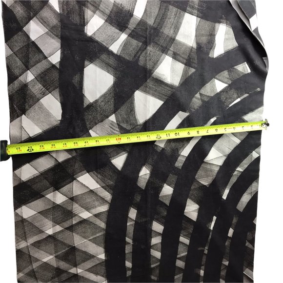 Lululemon Yoga Towel, Large, Black White Abstract Lines Brush Stream Silver - Picture 12 of 16